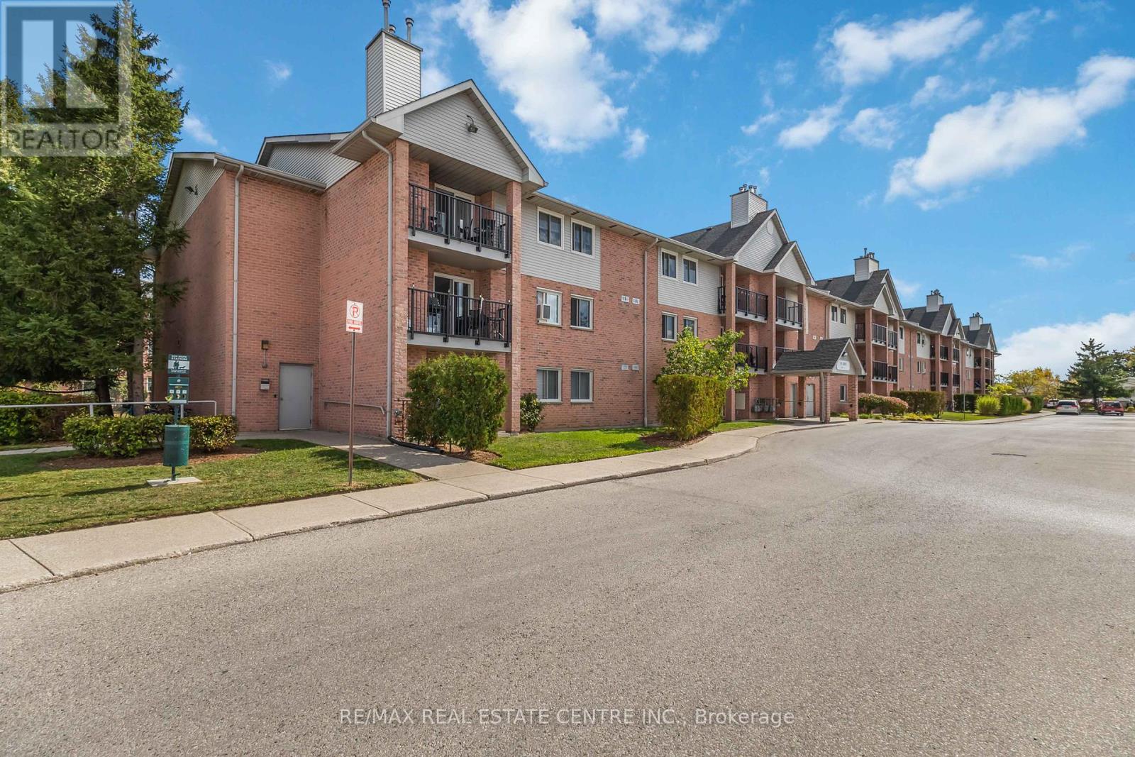 25 - 140 Conway Drive, London South (South X), Ontario  N6E 3N2 - Photo 1 - X12450086
