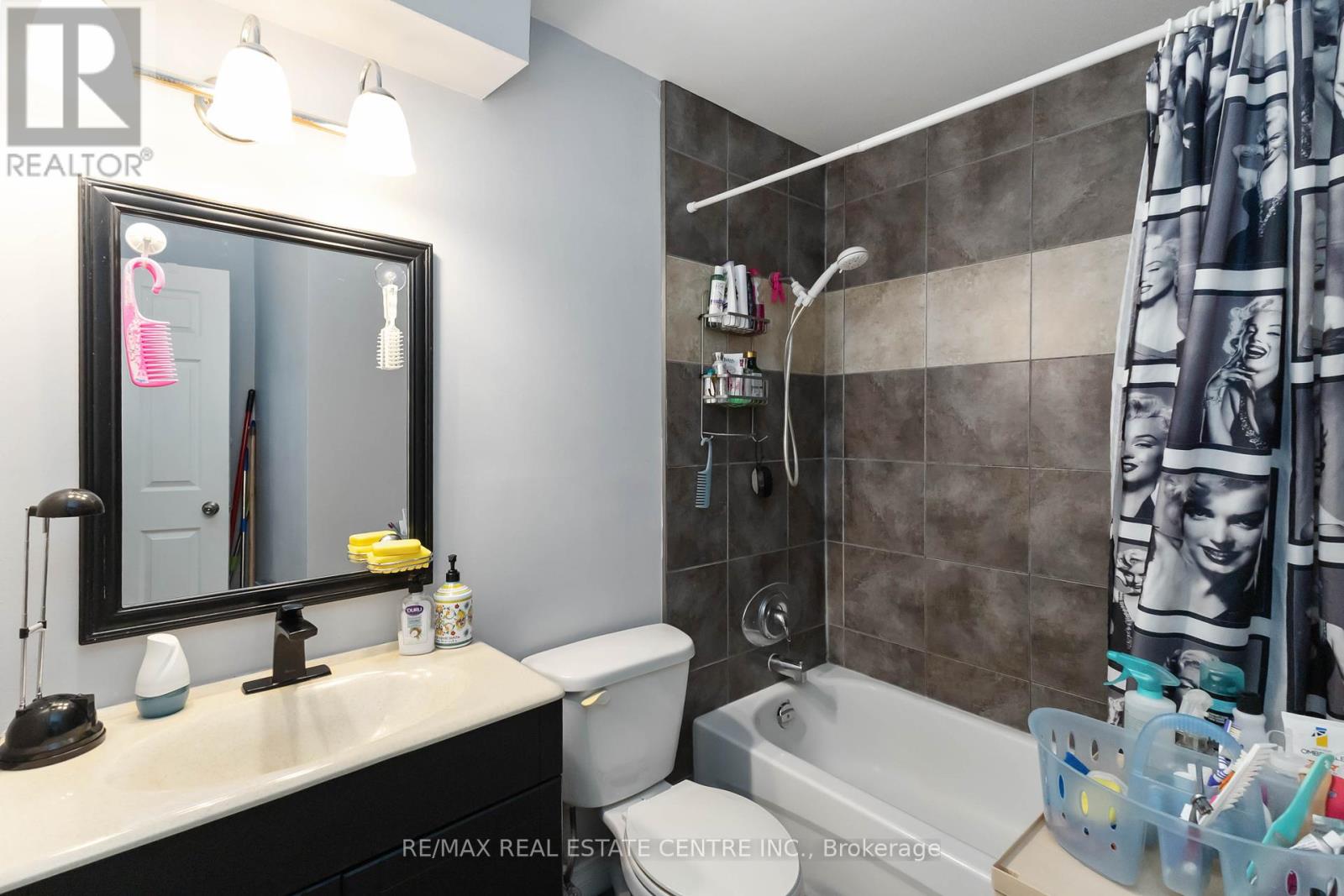 25 - 140 Conway Drive, London South (South X), Ontario  N6E 3N2 - Photo 23 - X12450086