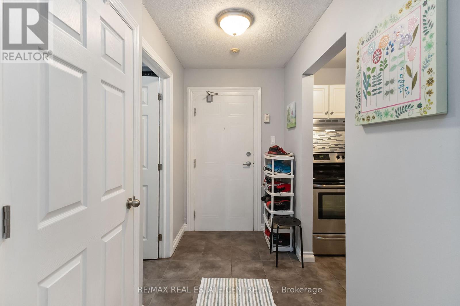 25 - 140 Conway Drive, London South (South X), Ontario  N6E 3N2 - Photo 5 - X12450086