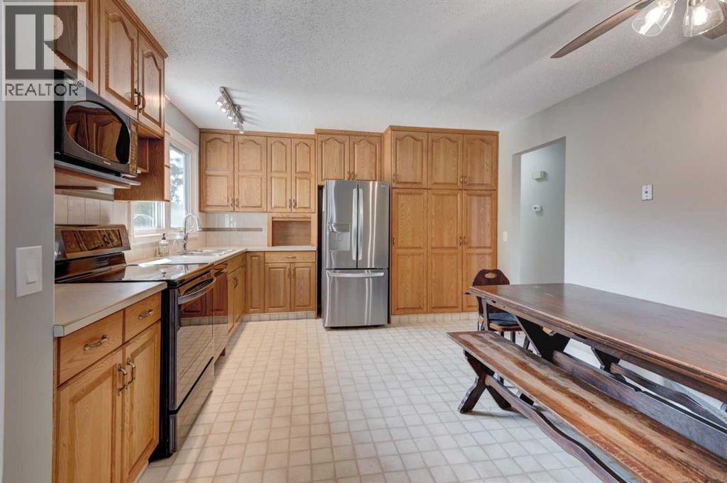 436 Queensland Circle Se, Calgary, Alberta  T2J 4P8 - Photo 11 - A2262296