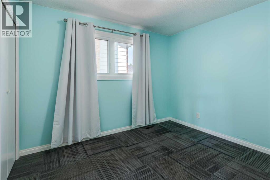 436 Queensland Circle Se, Calgary, Alberta  T2J 4P8 - Photo 17 - A2262296
