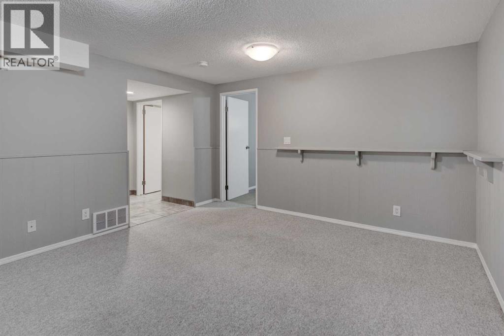 436 Queensland Circle Se, Calgary, Alberta  T2J 4P8 - Photo 23 - A2262296