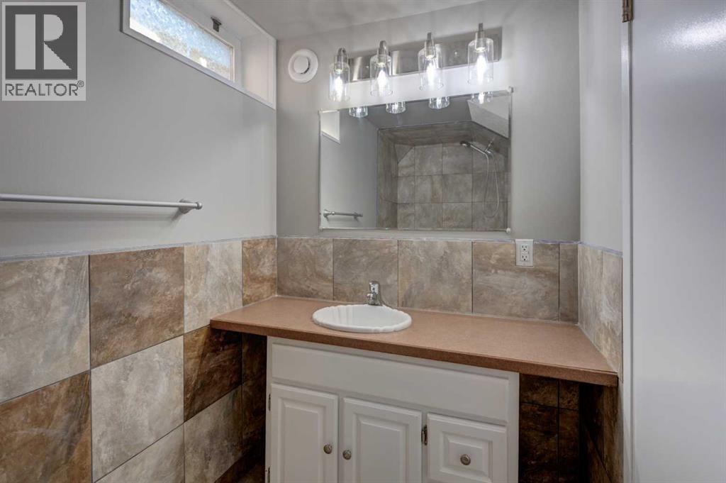 436 Queensland Circle Se, Calgary, Alberta  T2J 4P8 - Photo 27 - A2262296
