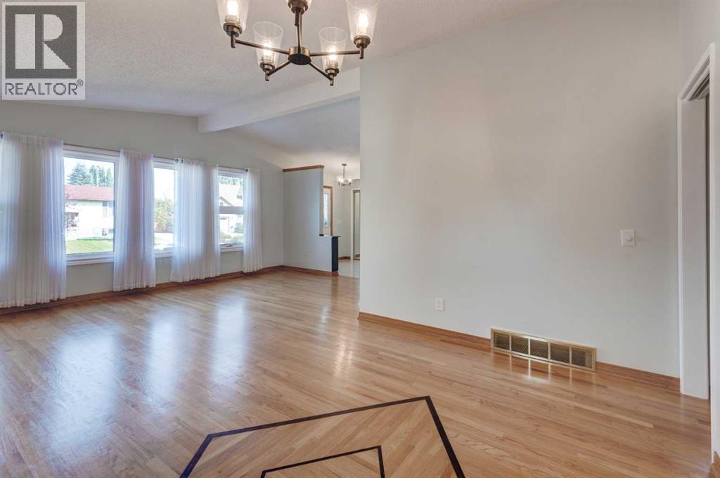 436 Queensland Circle Se, Calgary, Alberta  T2J 4P8 - Photo 6 - A2262296