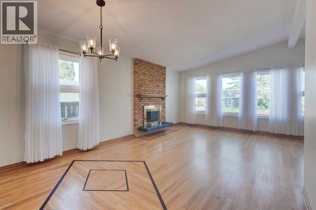 436 Queensland Circle Se, Calgary, Alberta  T2J 4P8 - Photo 7 - A2262296