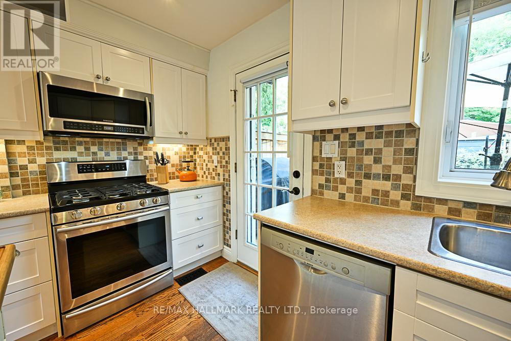 3318 Bathurst Street, Toronto, Ontario  M6A 2B6 - Photo 11 - C12450121