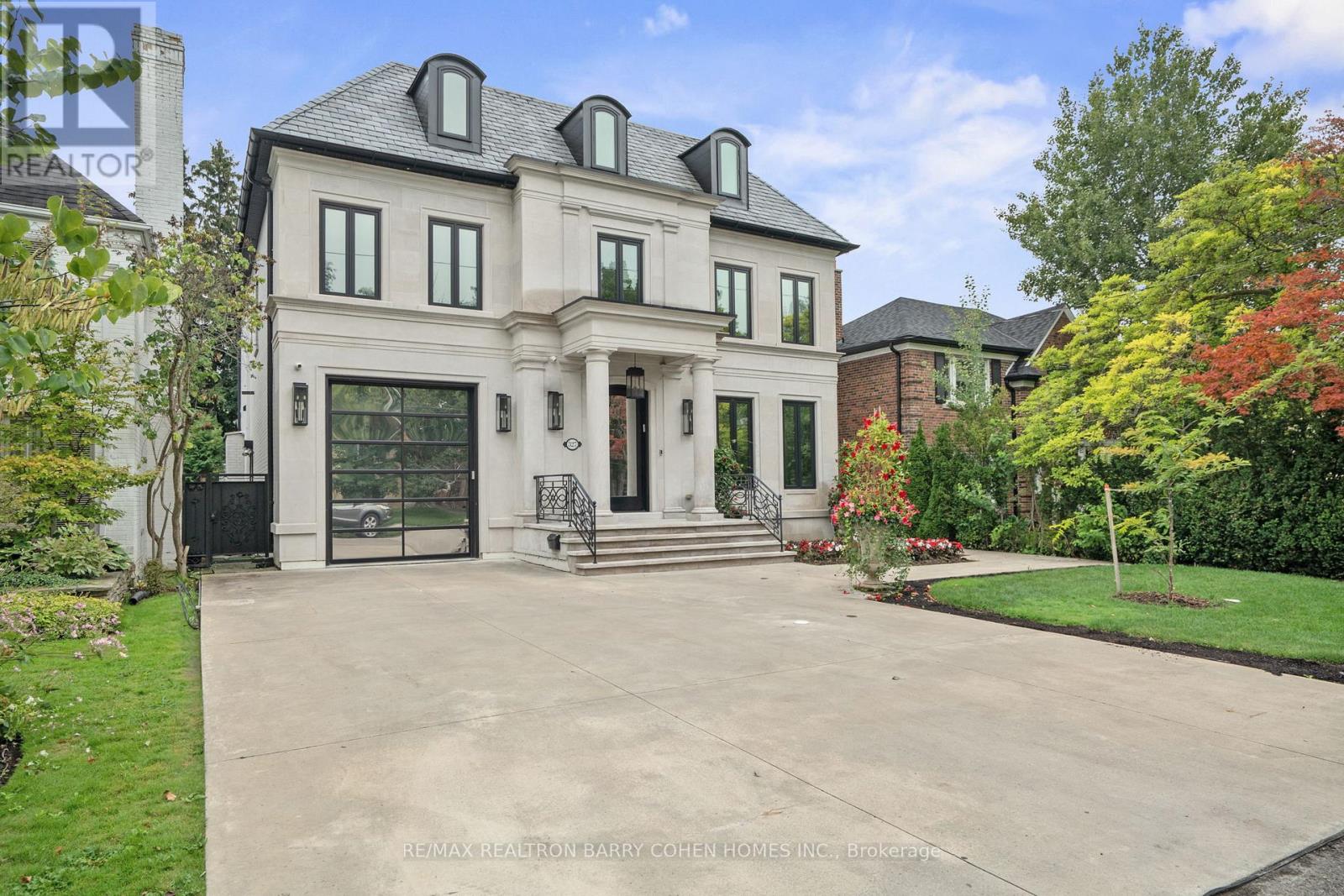 327 Cortleigh Boulevard, Toronto (Bedford Park-Nortown), Ontario  M5N 1R2 - Photo 1 - C12450201