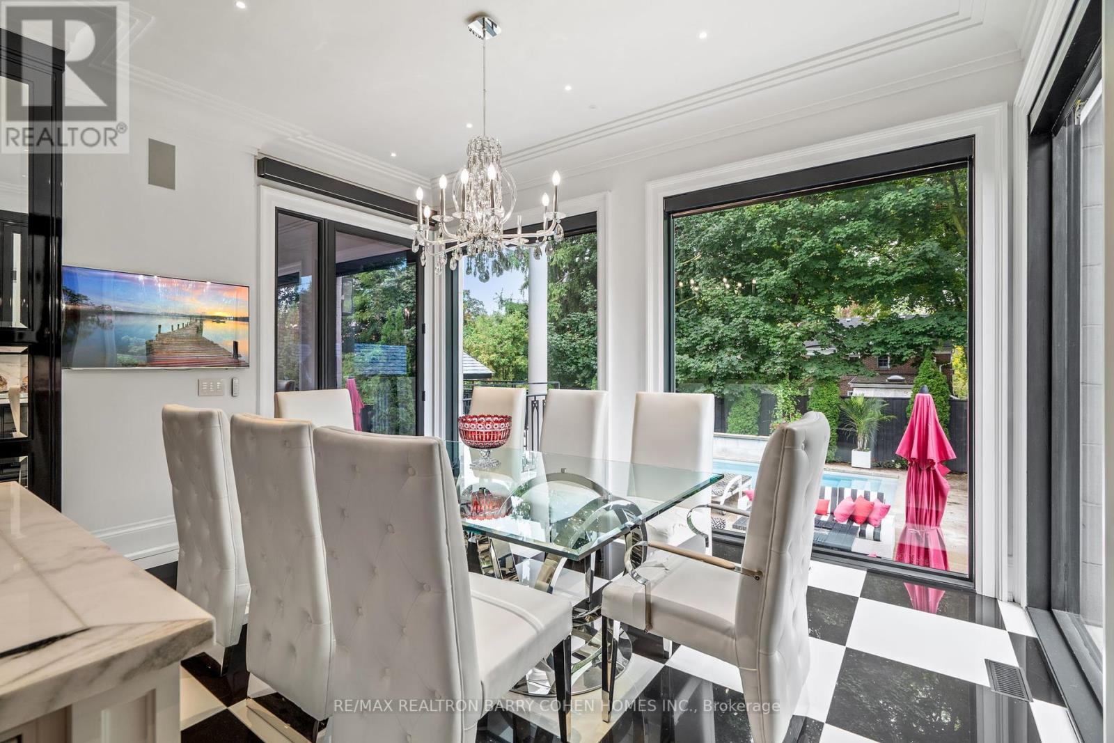 327 Cortleigh Boulevard, Toronto (Bedford Park-Nortown), Ontario  M5N 1R2 - Photo 11 - C12450201