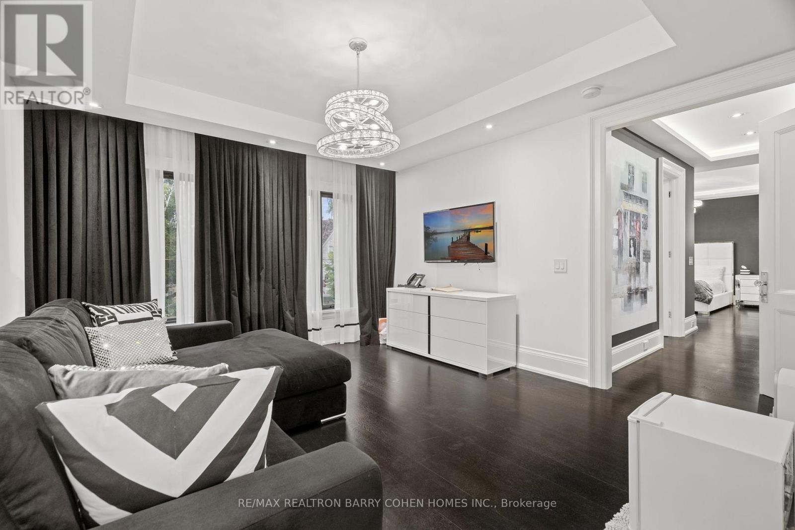 327 Cortleigh Boulevard, Toronto (Bedford Park-Nortown), Ontario  M5N 1R2 - Photo 26 - C12450201