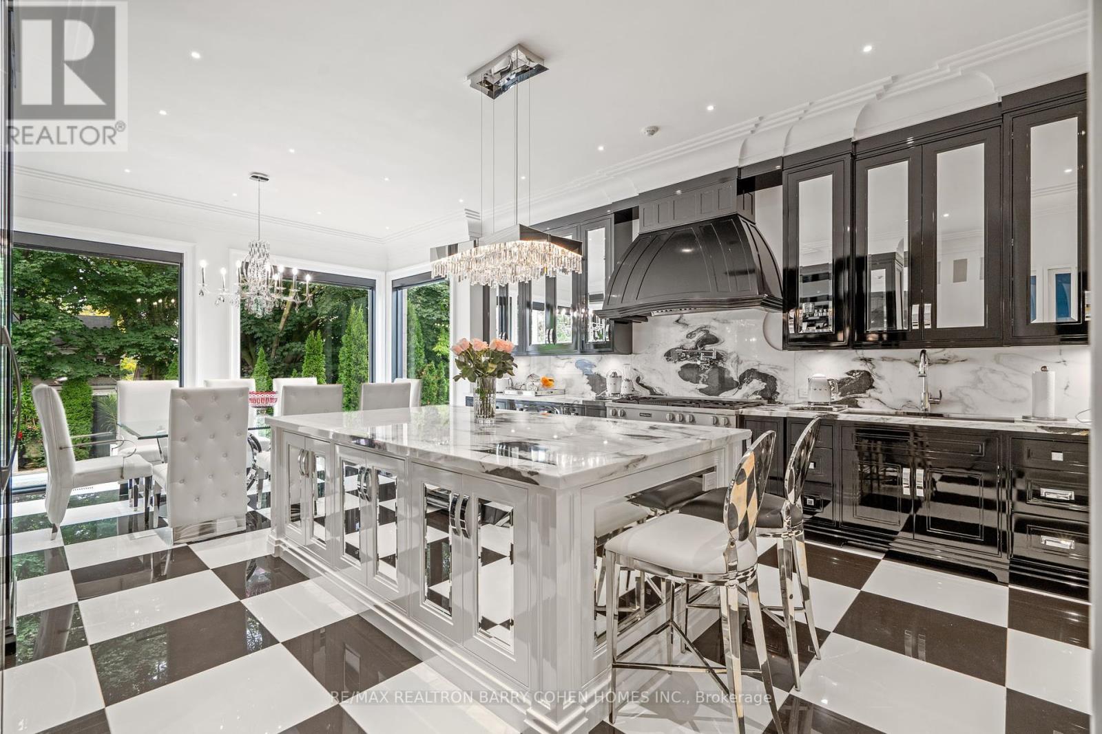 327 Cortleigh Boulevard, Toronto (Bedford Park-Nortown), Ontario  M5N 1R2 - Photo 7 - C12450201