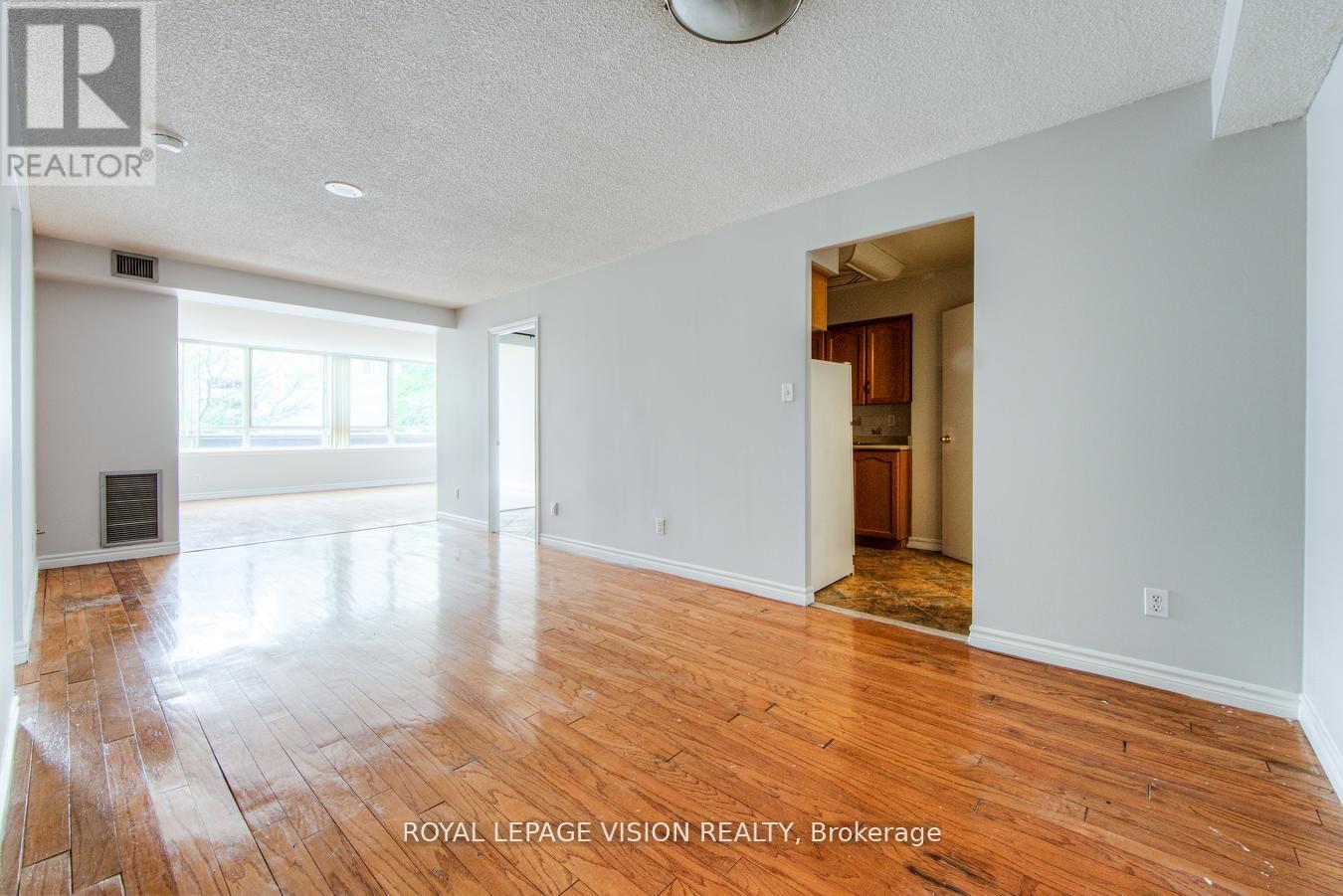216 - 633 Bay Street, Toronto, Ontario  M5G 2G4 - Photo 16 - C12450205