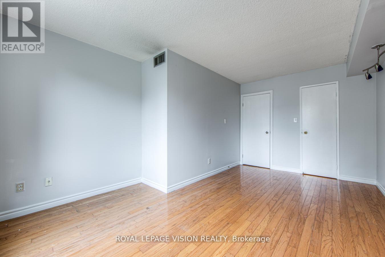 216 - 633 Bay Street, Toronto, Ontario  M5G 2G4 - Photo 24 - C12450205