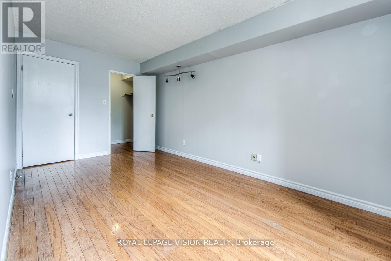 216 - 633 Bay Street, Toronto, Ontario  M5G 2G4 - Photo 25 - C12450205