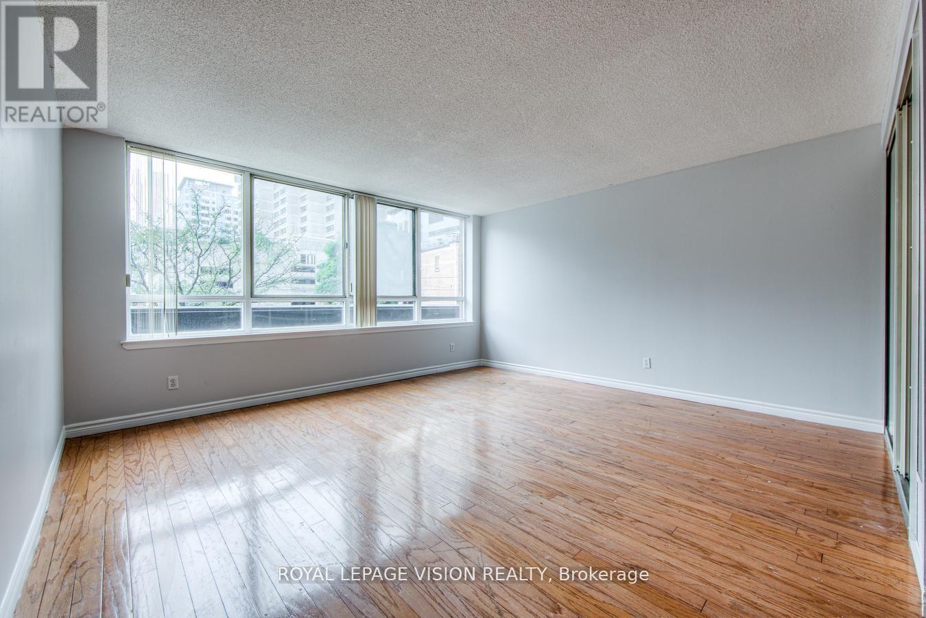 216 - 633 Bay Street, Toronto, Ontario  M5G 2G4 - Photo 6 - C12450205