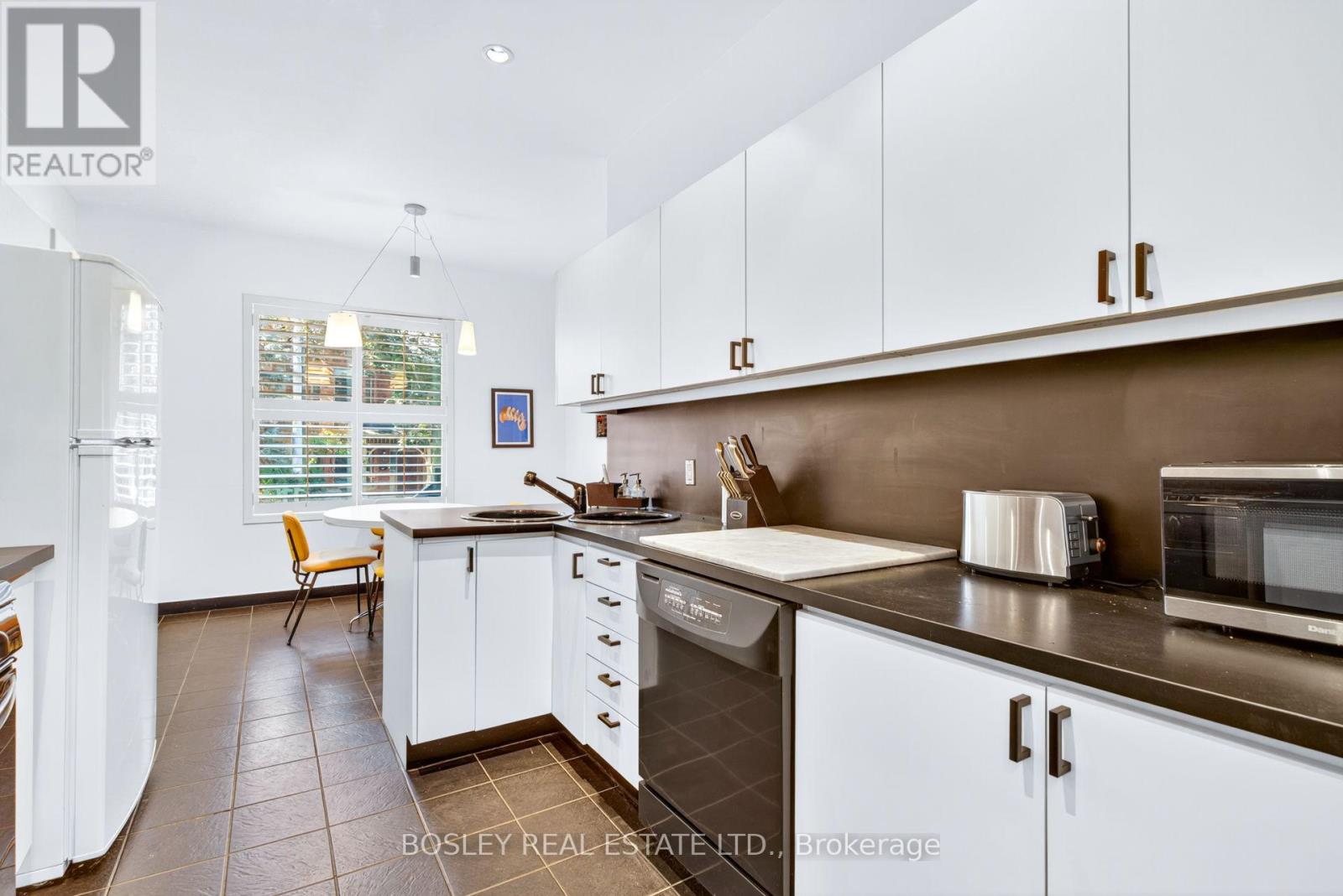 119 Seaton Street, Toronto, Ontario  M5A 2T3 - Photo 12 - C12450227