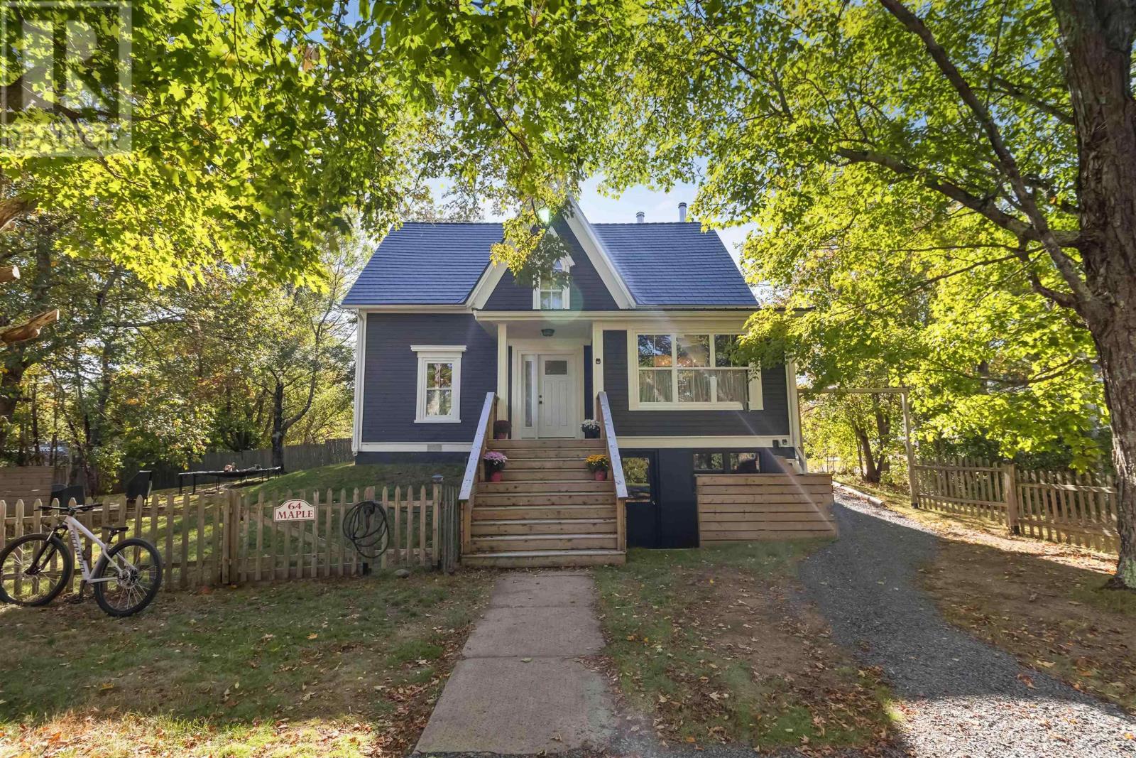 64 Maple Street, Mahone Bay, Nova Scotia  B0J 2E0 - Photo 1 - 202525163