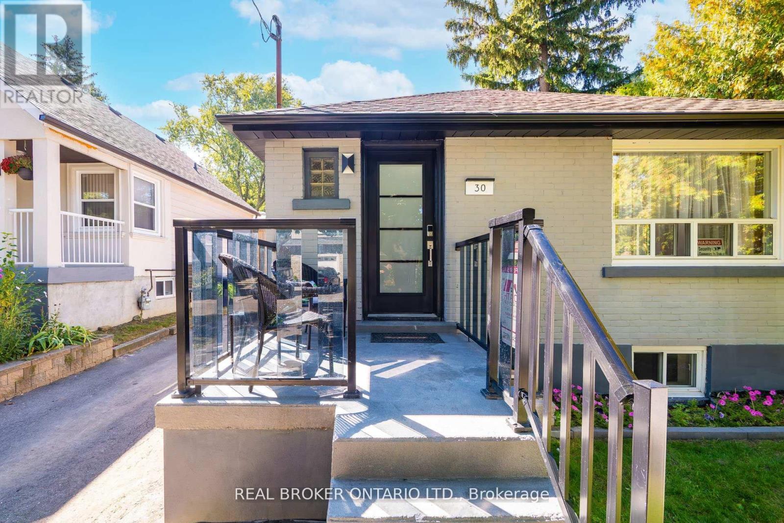 30 Presley Avenue, Toronto (Clairlea-Birchmount), Ontario  M1L 3P5 - Photo 1 - E12450190