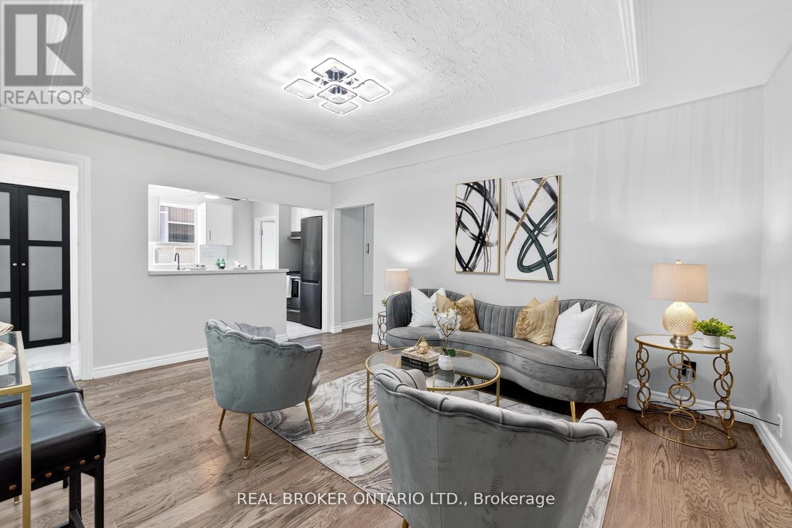 30 Presley Avenue, Toronto (Clairlea-Birchmount), Ontario  M1L 3P5 - Photo 4 - E12450190