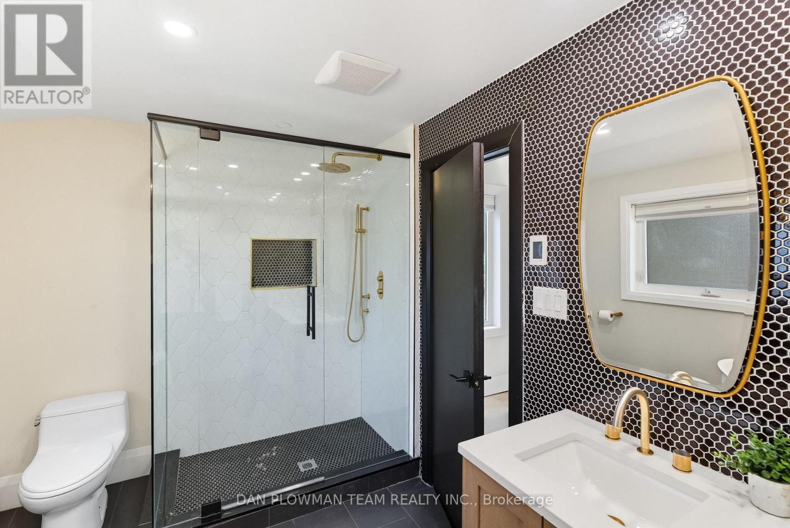 1007 Dunlop Street E, Whitby (Downtown Whitby), Ontario  L1N 1T1 - Photo 43 - E12450215