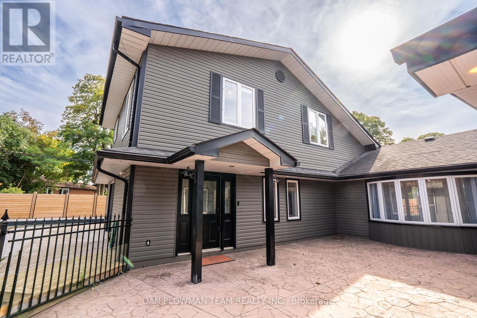 1007 Dunlop Street E, Whitby (Downtown Whitby), Ontario  L1N 1T1 - Photo 5 - E12450215