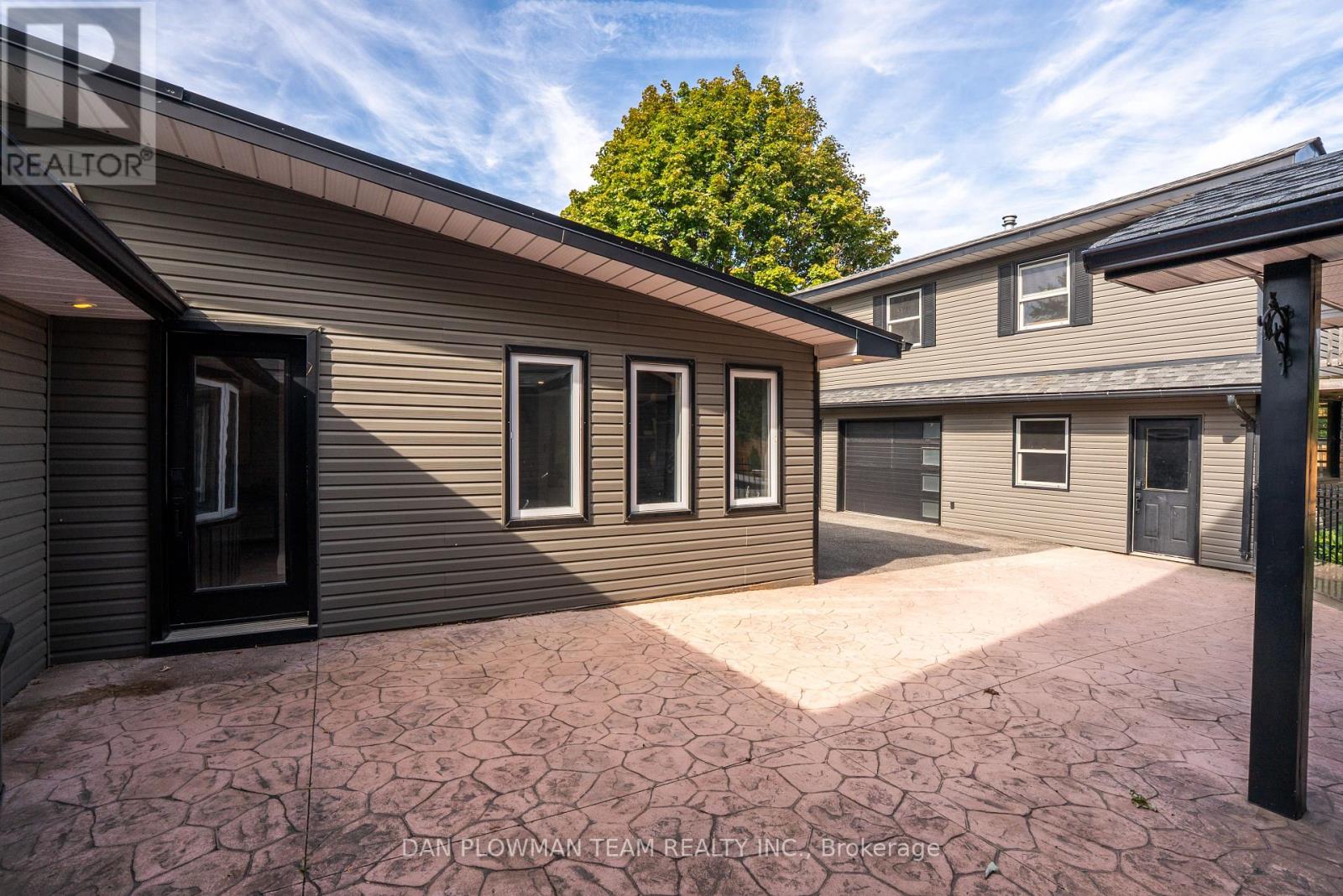1007 Dunlop Street E, Whitby (Downtown Whitby), Ontario  L1N 1T1 - Photo 6 - E12450215