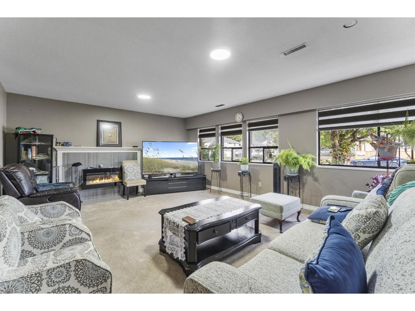 9675 130th Street, Surrey, British Columbia  V3T 3L2 - Photo 2 - R3052188