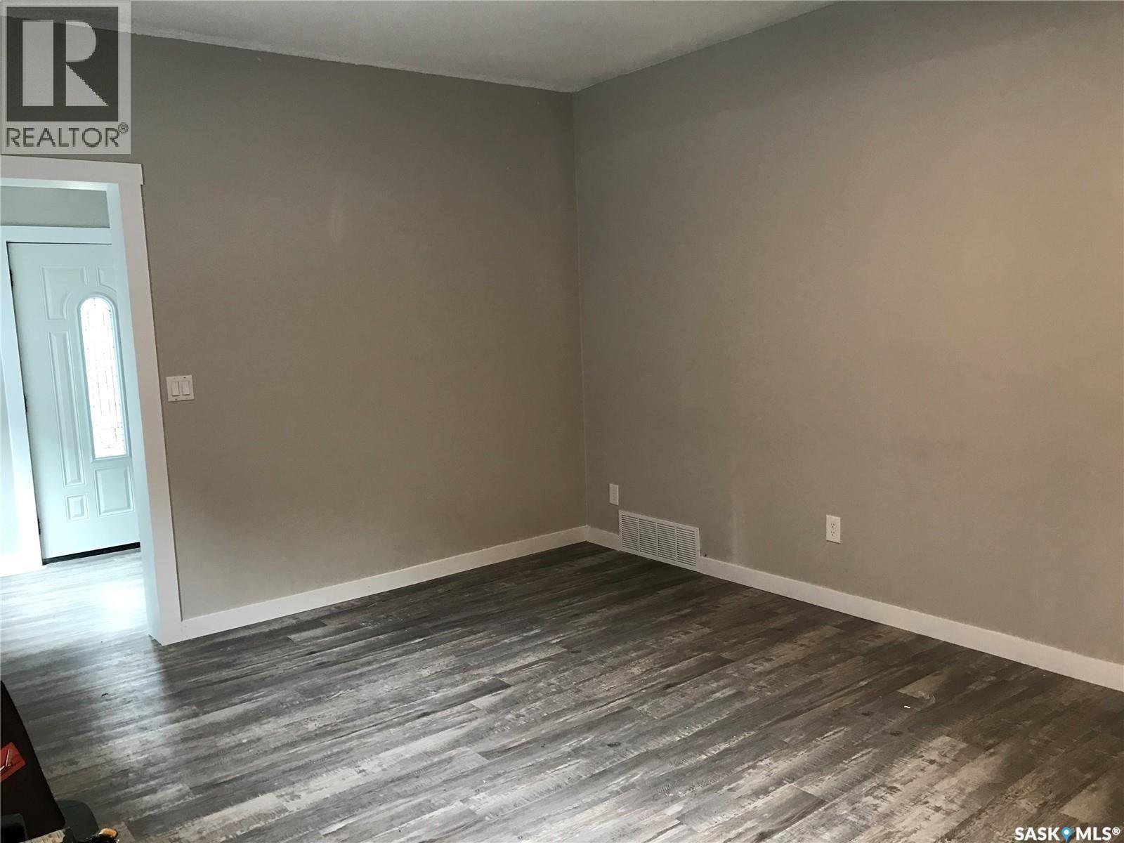 1143 Montague Street, Regina, Saskatchewan  S4T 3H8 - Photo 12 - SK020310
