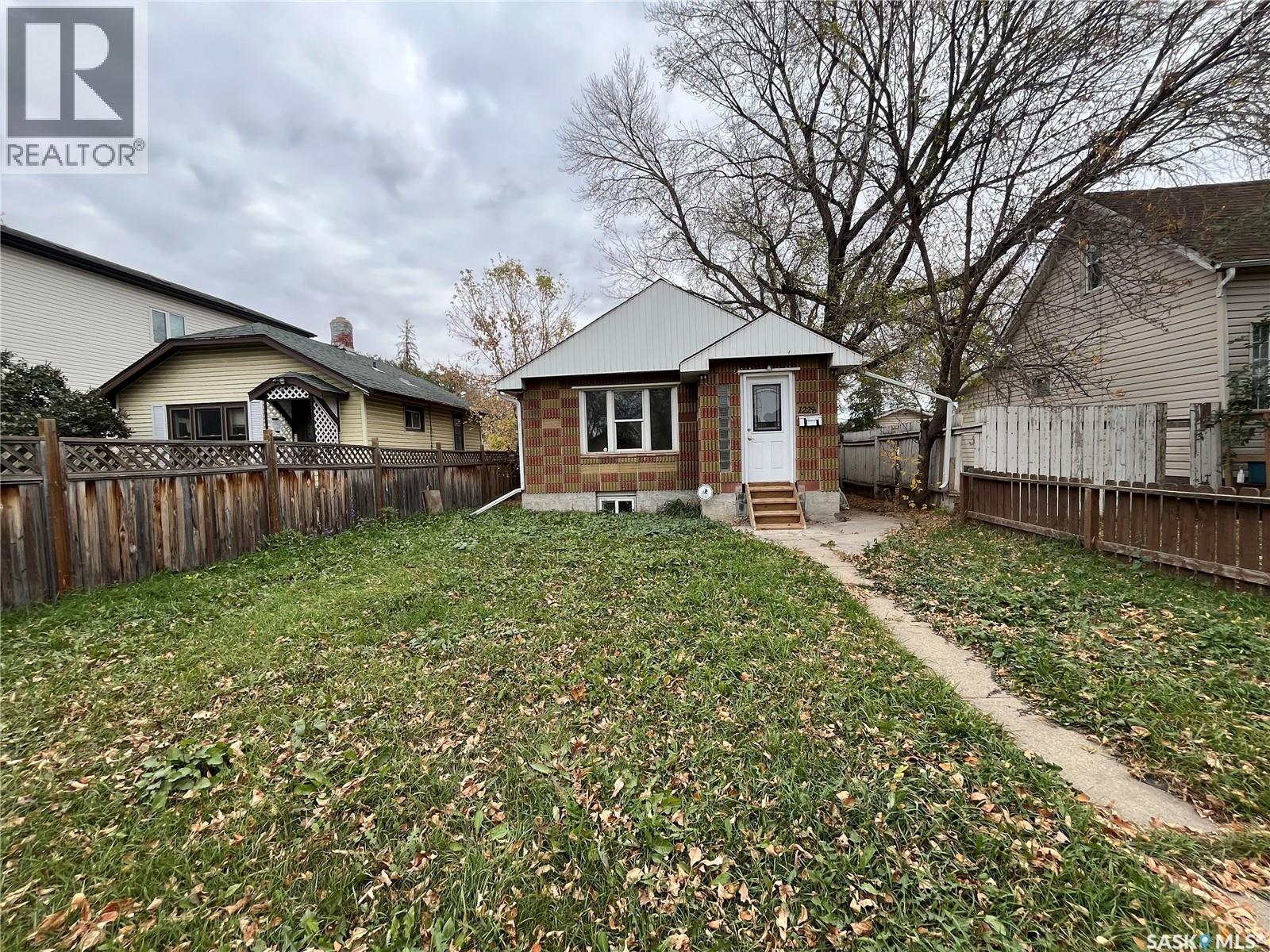 1228 1st Avenue N, Saskatoon, Saskatchewan  S7K 1Y6 - Photo 1 - SK020148