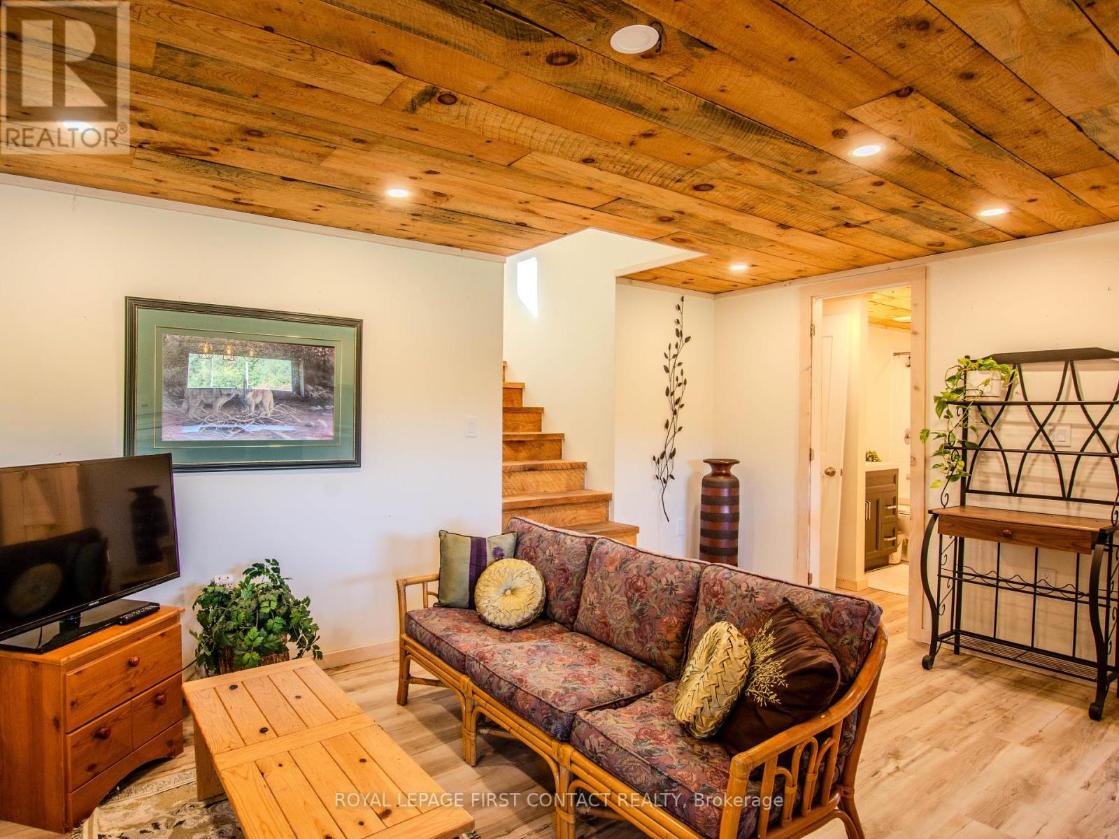 2041 Flos 4 Road W, Springwater, Ontario  L0L 2K0 - Photo 34 - S12444432