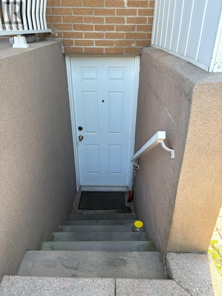 212a Schell Avenue, Toronto, Ontario  M6E 2T2 - Photo 30 - W12396834