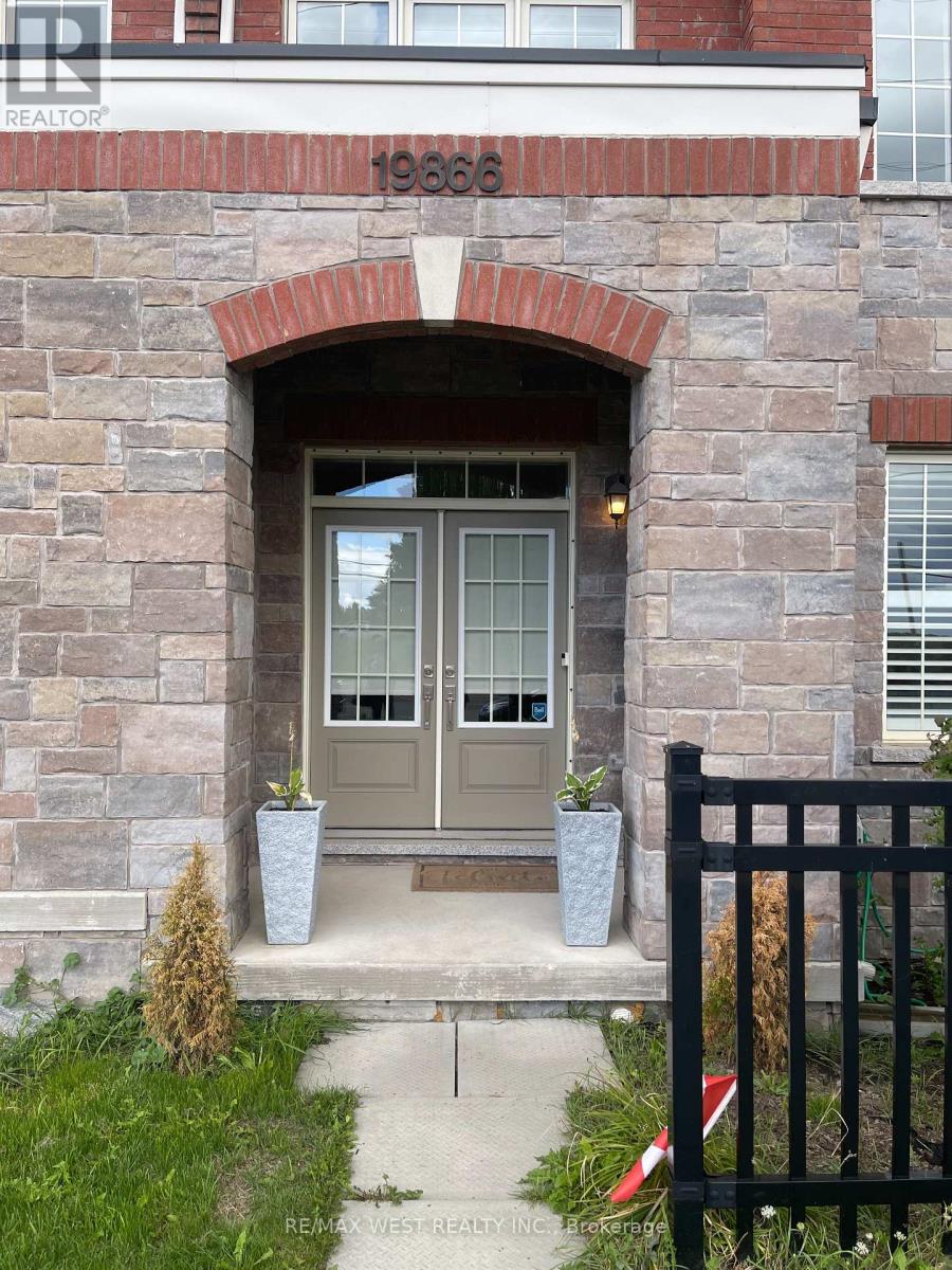 19866 Leslie Street, East Gwillimbury, Ontario  L9N 0R9 - Photo 1 - N12450143