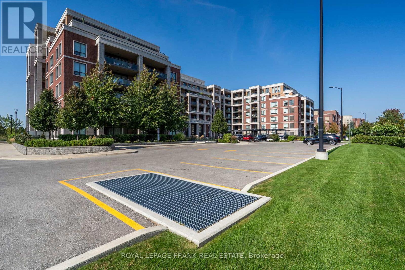712 - 25 Baker Hill Boulevard, Whitchurch-Stouffville, Ontario  L4A 4R5 - Photo 3 - N12450268