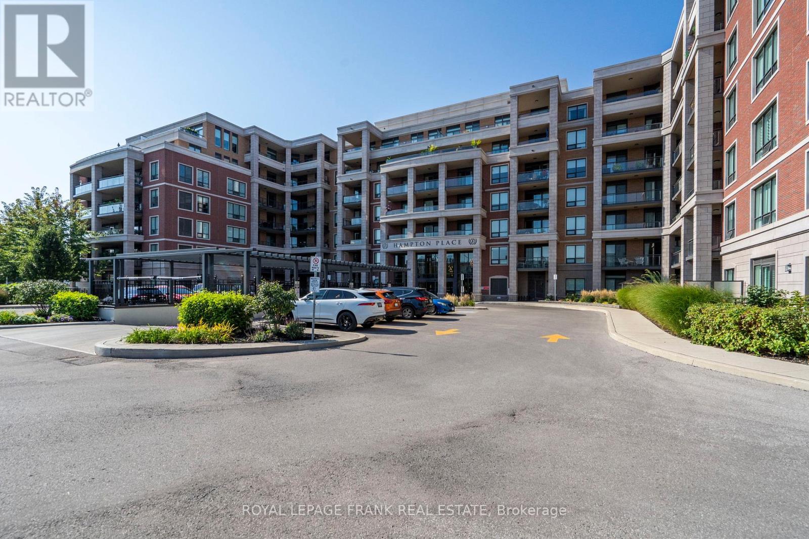 712 - 25 Baker Hill Boulevard, Whitchurch-Stouffville, Ontario  L4A 4R5 - Photo 4 - N12450268