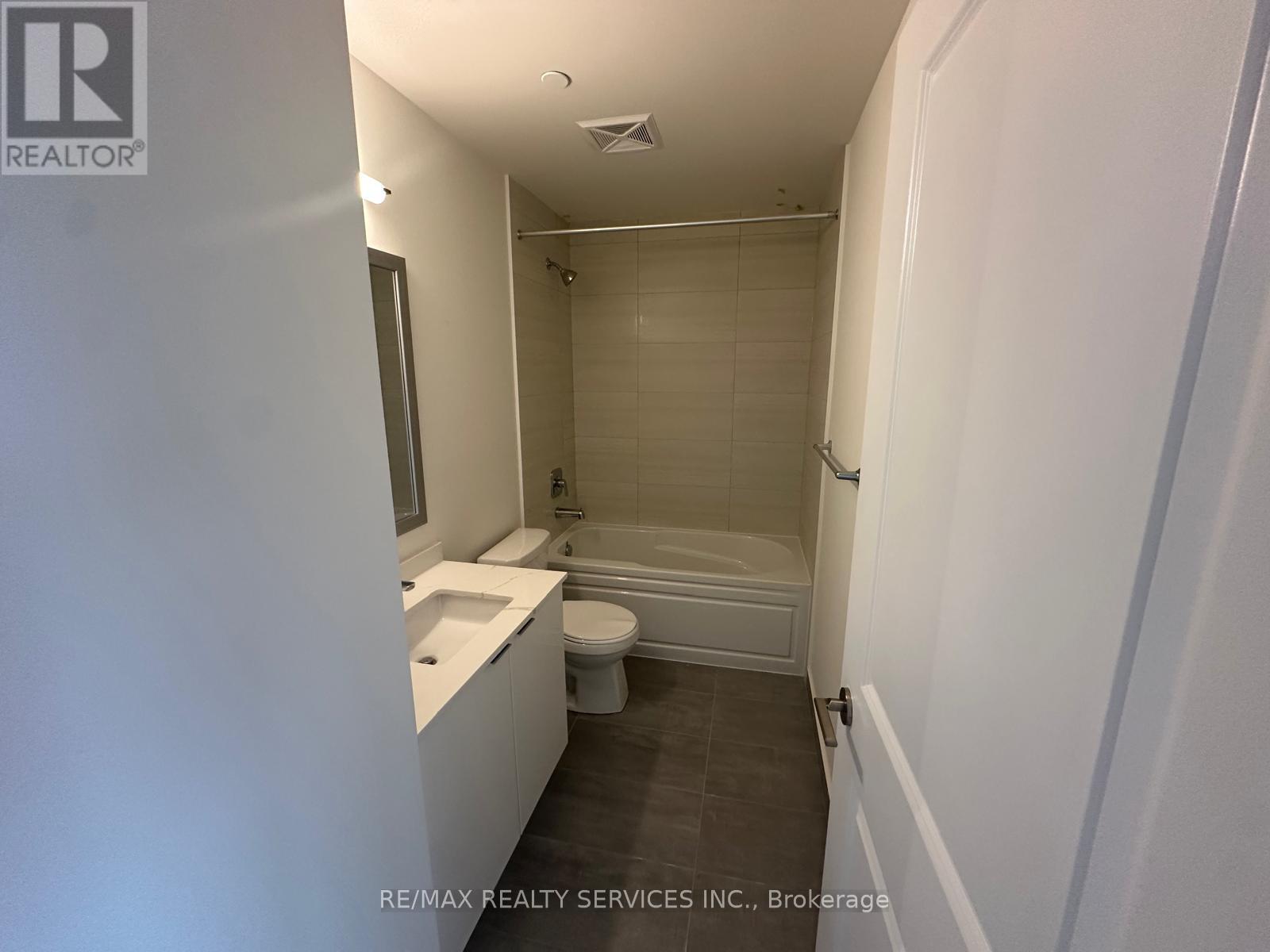 1302 - 15 Watergarden Drive, Mississauga, Ontario  L5R 0G8 - Photo 10 - W12450114