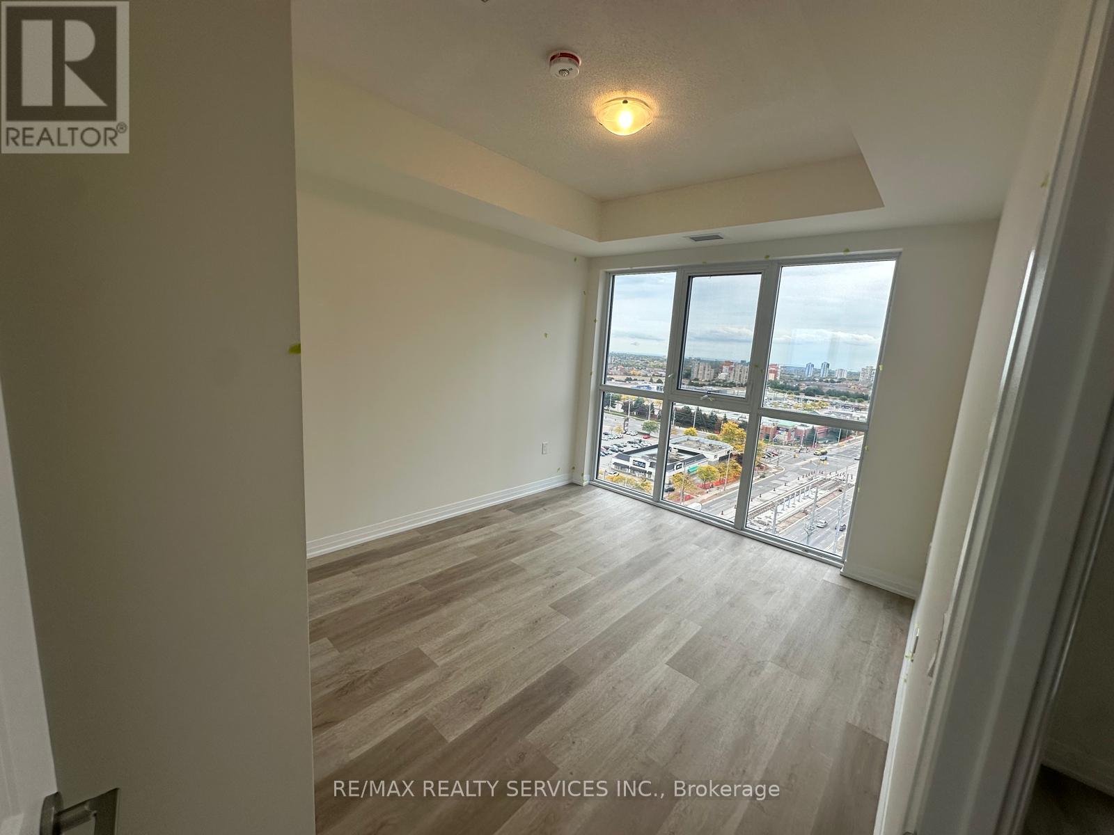 1302 - 15 Watergarden Drive, Mississauga, Ontario  L5R 0G8 - Photo 7 - W12450114