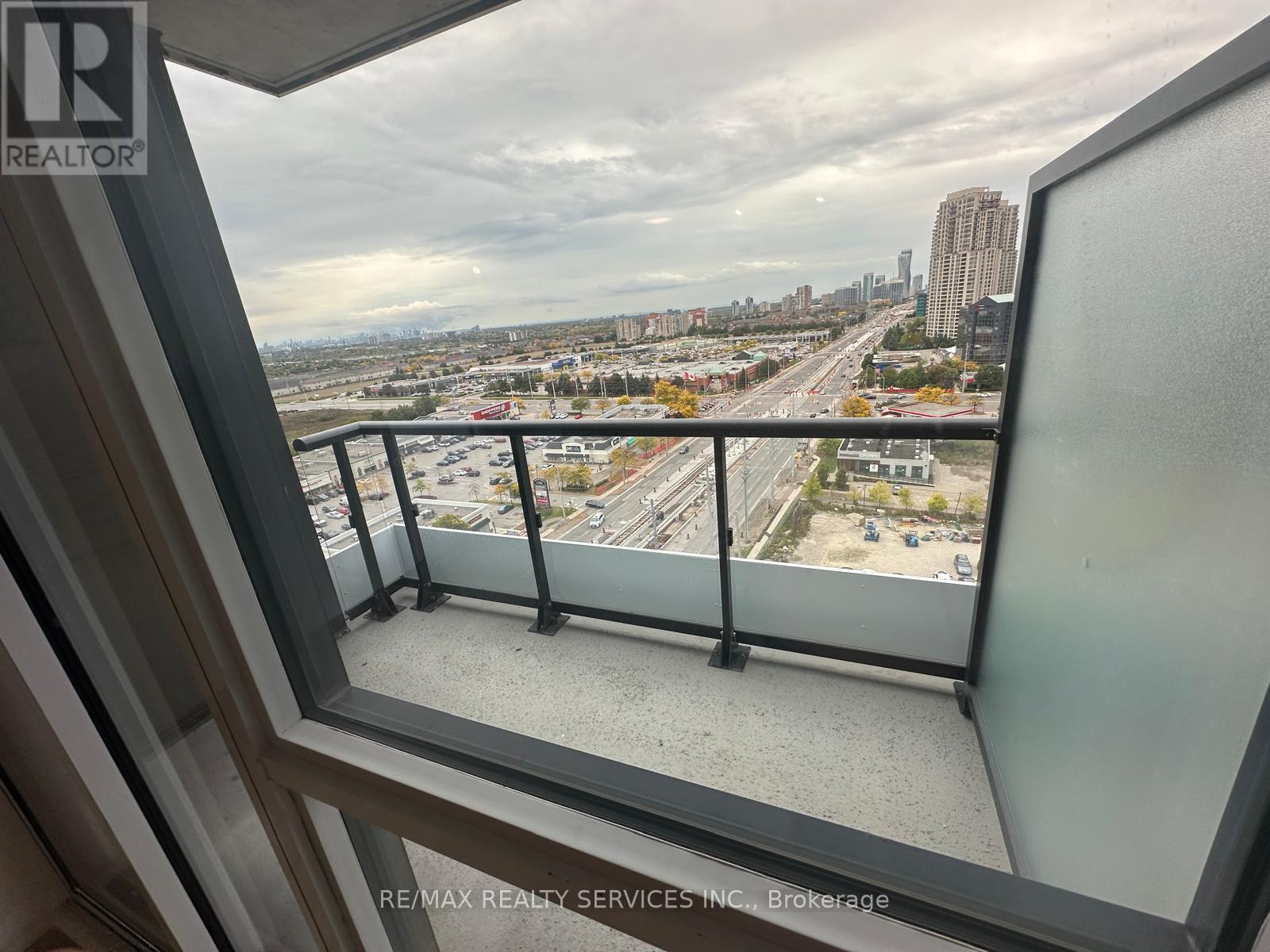 1302 - 15 Watergarden Drive, Mississauga, Ontario  L5R 0G8 - Photo 8 - W12450114