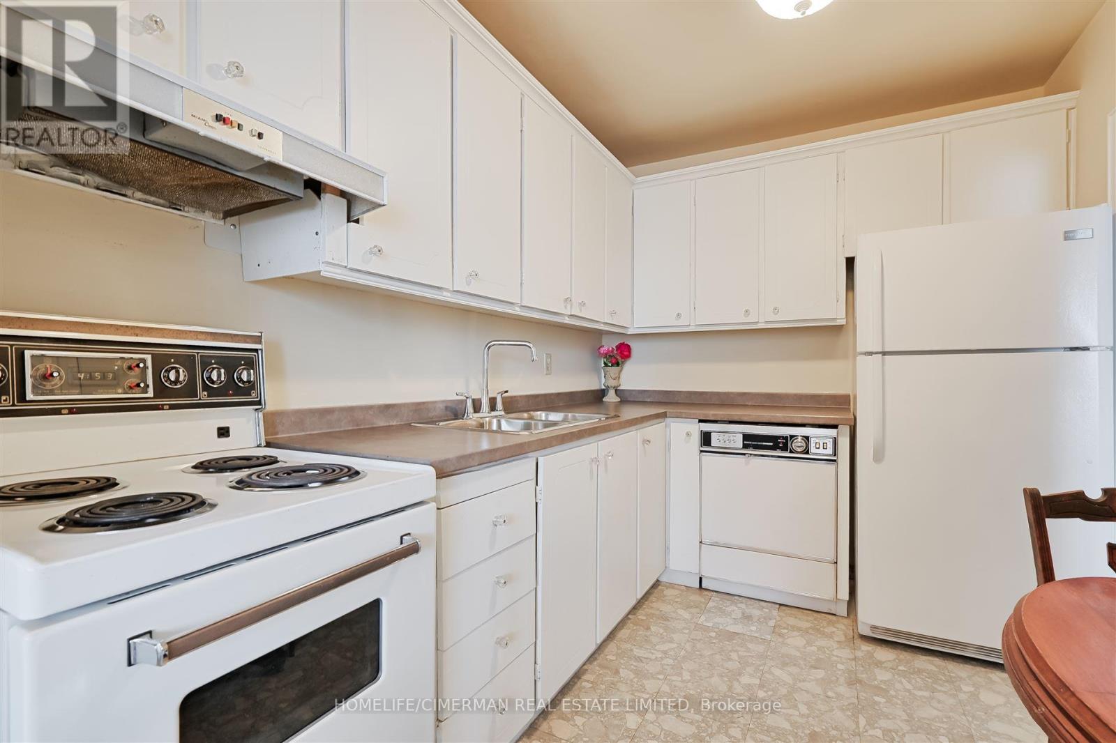 309 - 346 The West Mall, Toronto (Etobicoke West Mall), Ontario  M9C 1E5 - Photo 19 - W12450124
