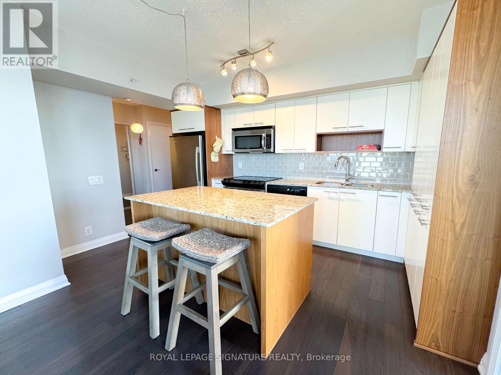 1807 - 1 Valhalla Inn Road, Toronto, Ontario  M9B 1S9 - Photo 2 - W12450130