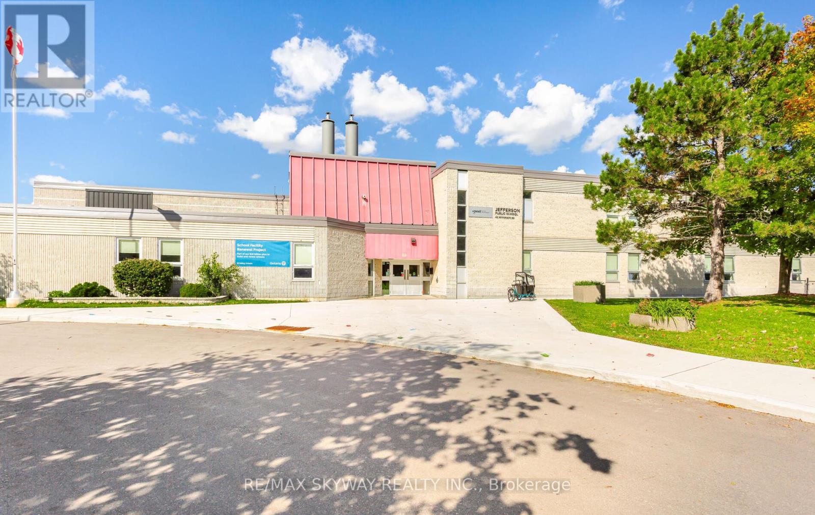 57 Jefferson Road, Brampton, Ontario  L6S 1W7 - Photo 3 - W12450175