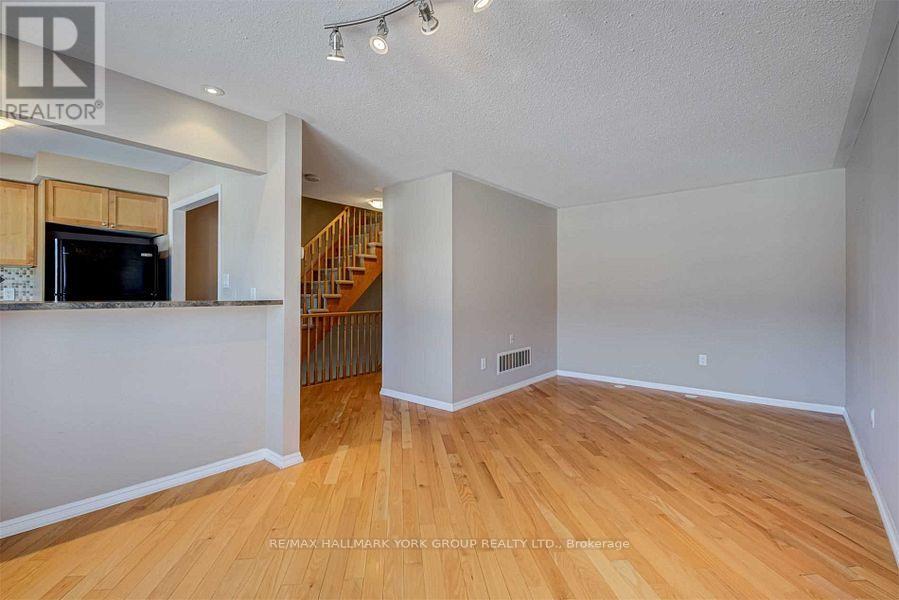 253 Prosser Circle, Milton, Ontario  L9T 0P8 - Photo 10 - W12450193