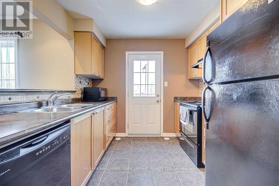 253 Prosser Circle, Milton, Ontario  L9T 0P8 - Photo 13 - W12450193