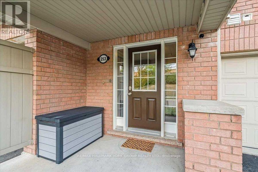 253 Prosser Circle, Milton, Ontario  L9T 0P8 - Photo 3 - W12450193