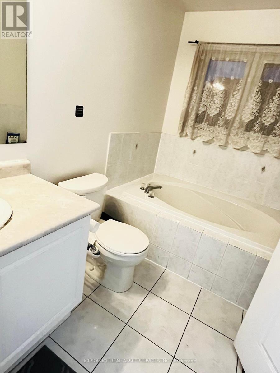 Upper - 40 Treasure Drive, Brampton, Ontario  L7A 3L1 - Photo 16 - W12450213