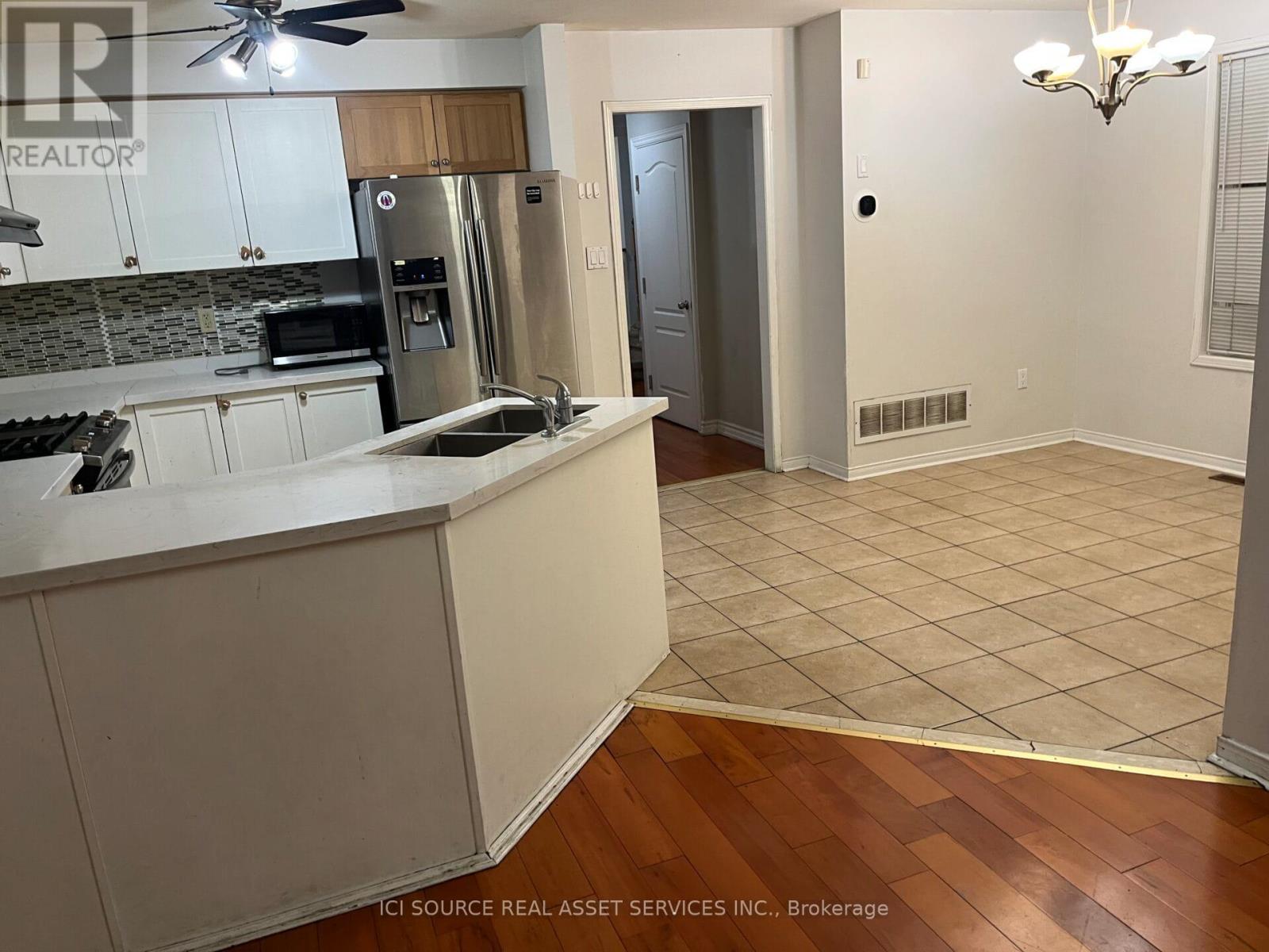 Upper - 40 Treasure Drive, Brampton, Ontario  L7A 3L1 - Photo 5 - W12450213