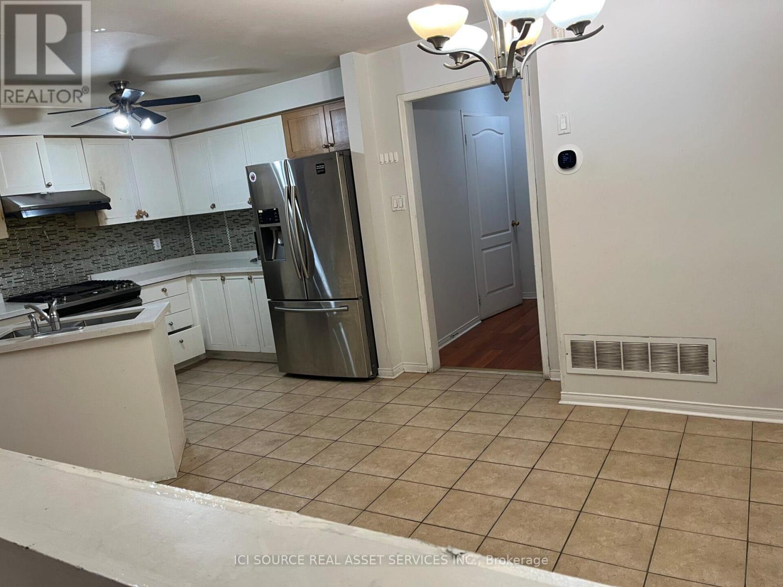Upper - 40 Treasure Drive, Brampton, Ontario  L7A 3L1 - Photo 7 - W12450213
