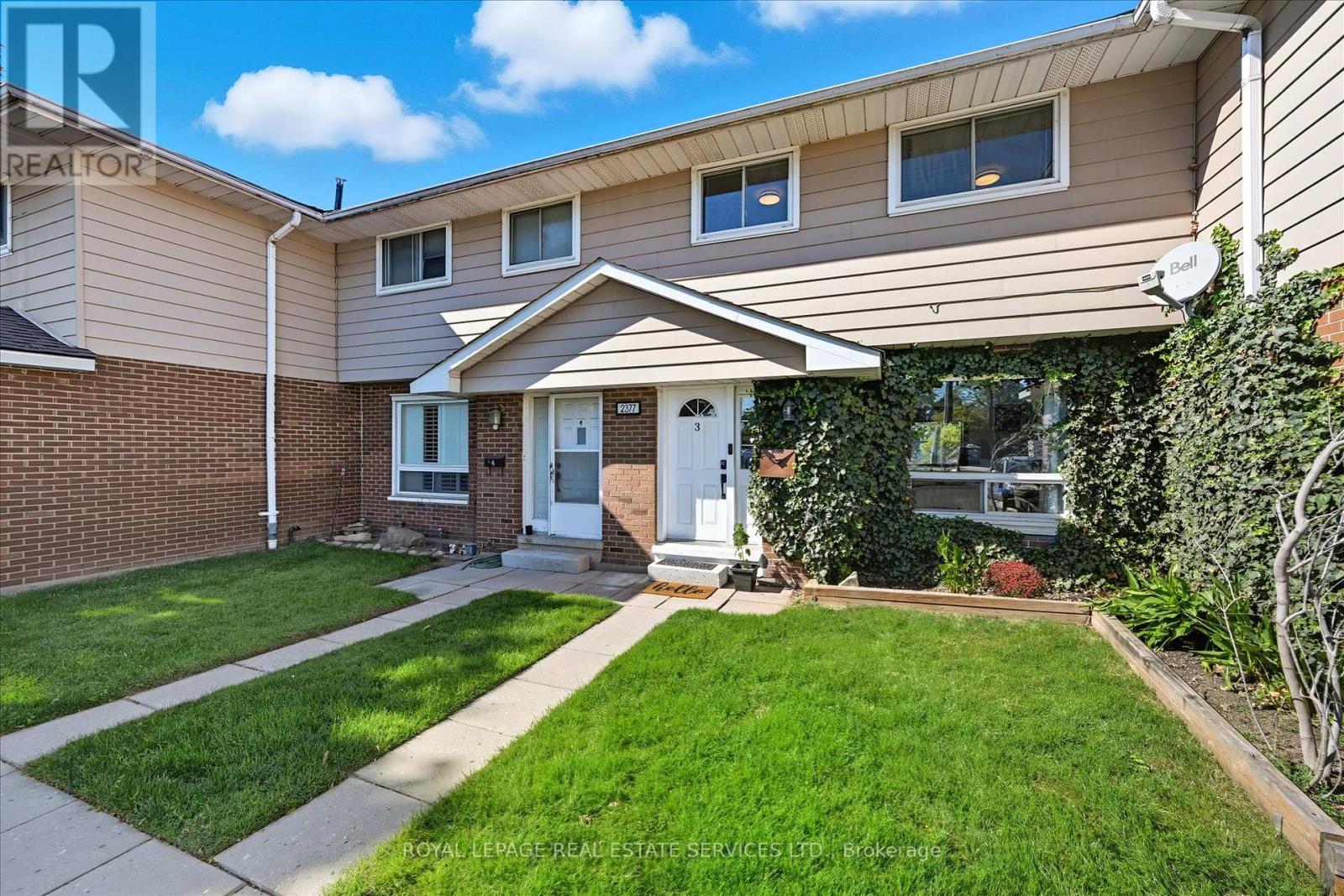 3 - 2377 Industrial Street, Burlington (Mountainside), Ontario  L7P 1A4 - Photo 2 - W12450220