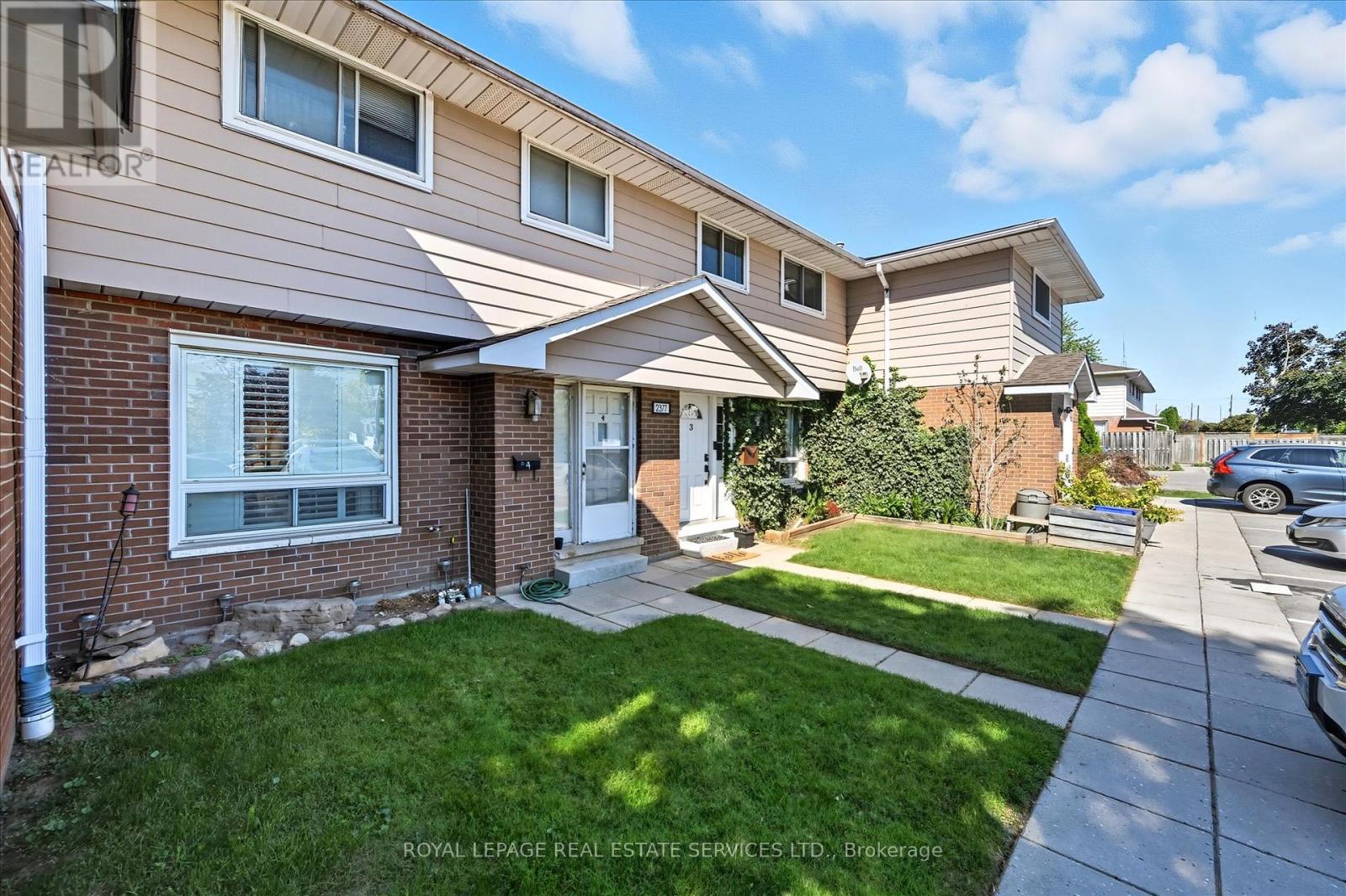 3 - 2377 Industrial Street, Burlington (Mountainside), Ontario  L7P 1A4 - Photo 3 - W12450220