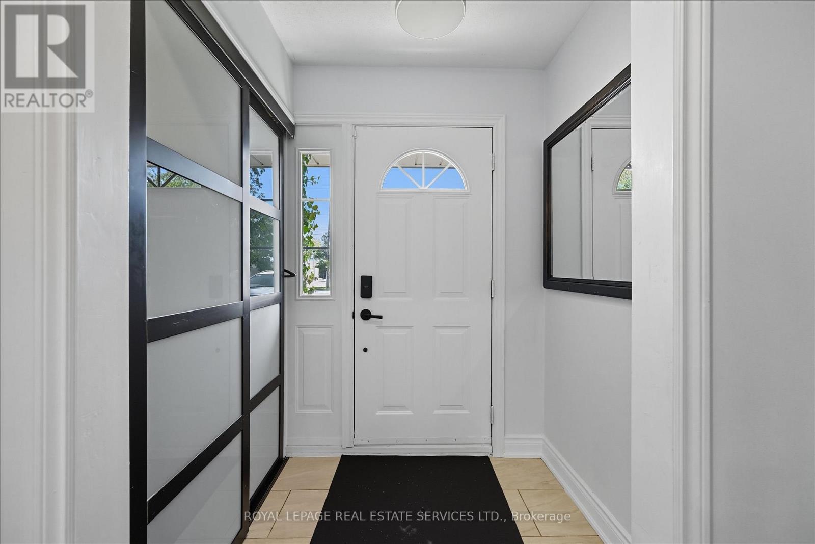 3 - 2377 Industrial Street, Burlington (Mountainside), Ontario  L7P 1A4 - Photo 5 - W12450220