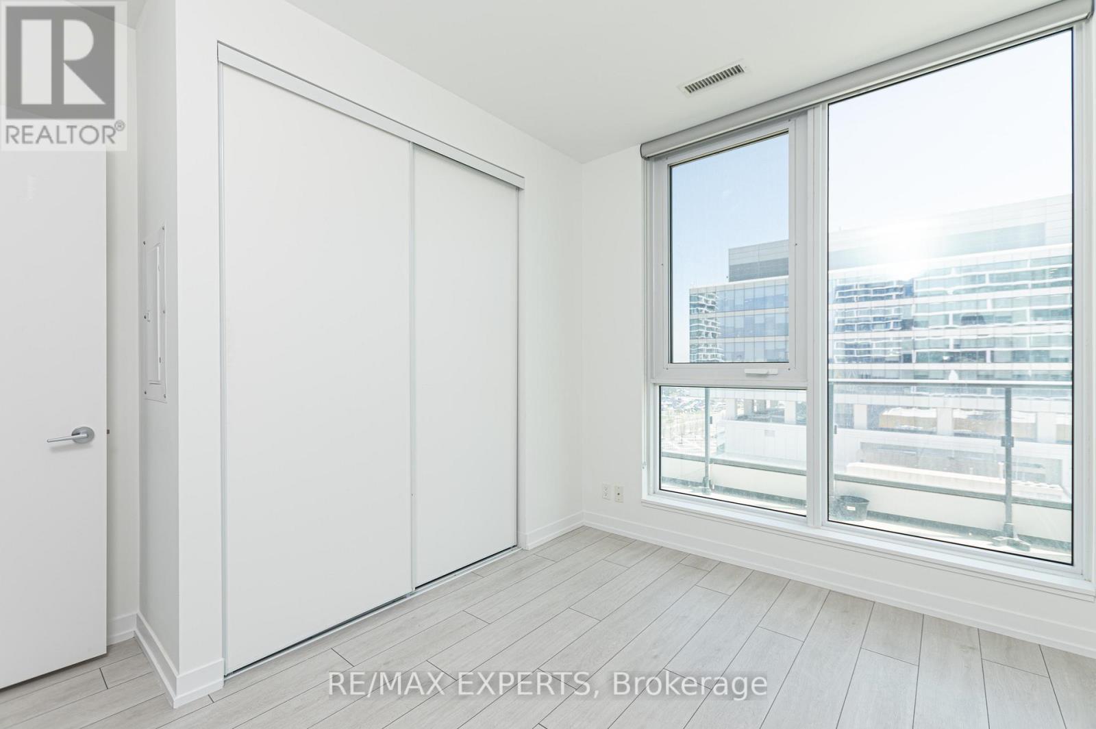 901 - 5 Buttermill Avenue, Vaughan, Ontario  L4K 0J5 - Photo 13 - N12450232