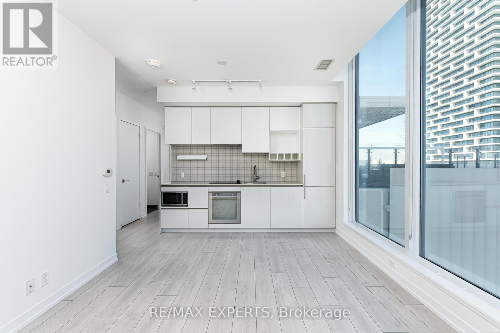 901 - 5 Buttermill Avenue, Vaughan, Ontario  L4K 0J5 - Photo 8 - N12450232